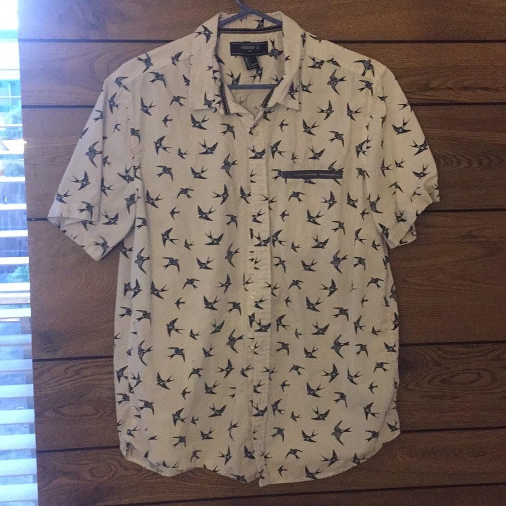 Men’s Large FOREVER 21 button-up. White with birds